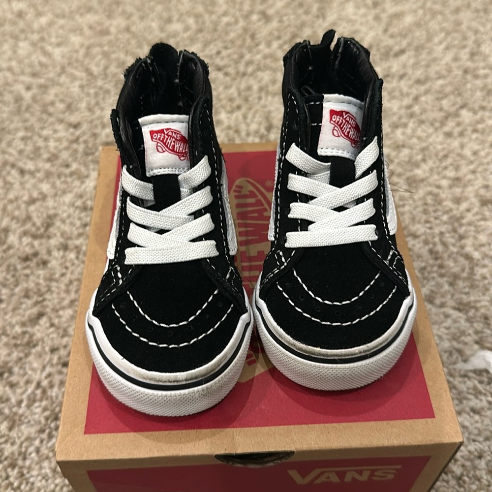 Vans Sk8-Hi Zip Kids Sneakers - Black and White